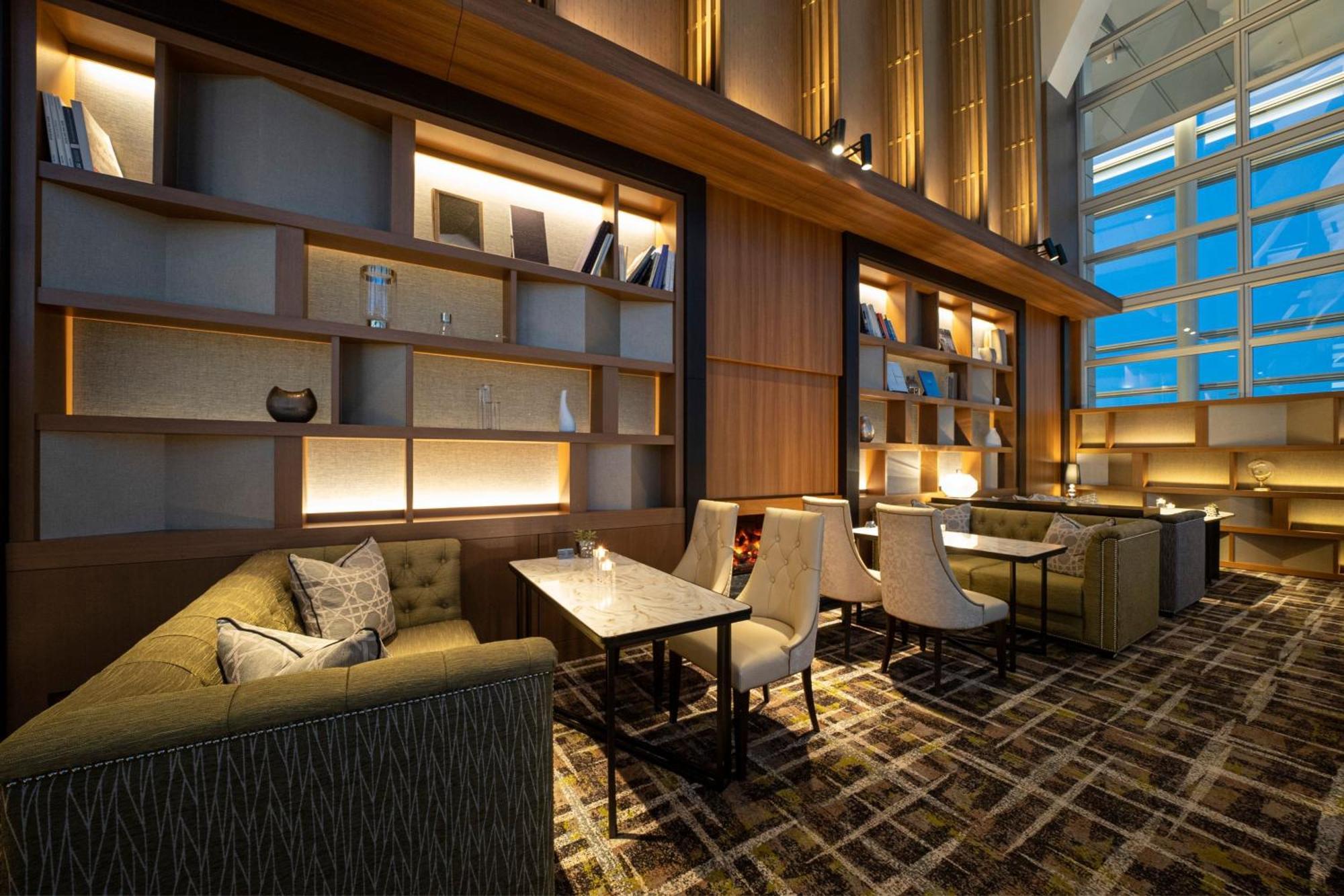 Nagoya Marriott Associa Hotel Ngoại thất bức ảnh The Club lounge at Hong Kong International Airport